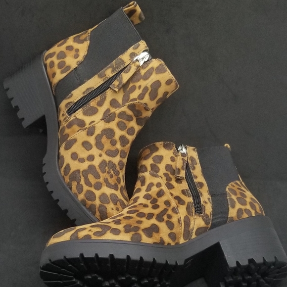 🔥 Women's Combat Boot Leopard Print Boot Size 7 - Picture 4 of 11